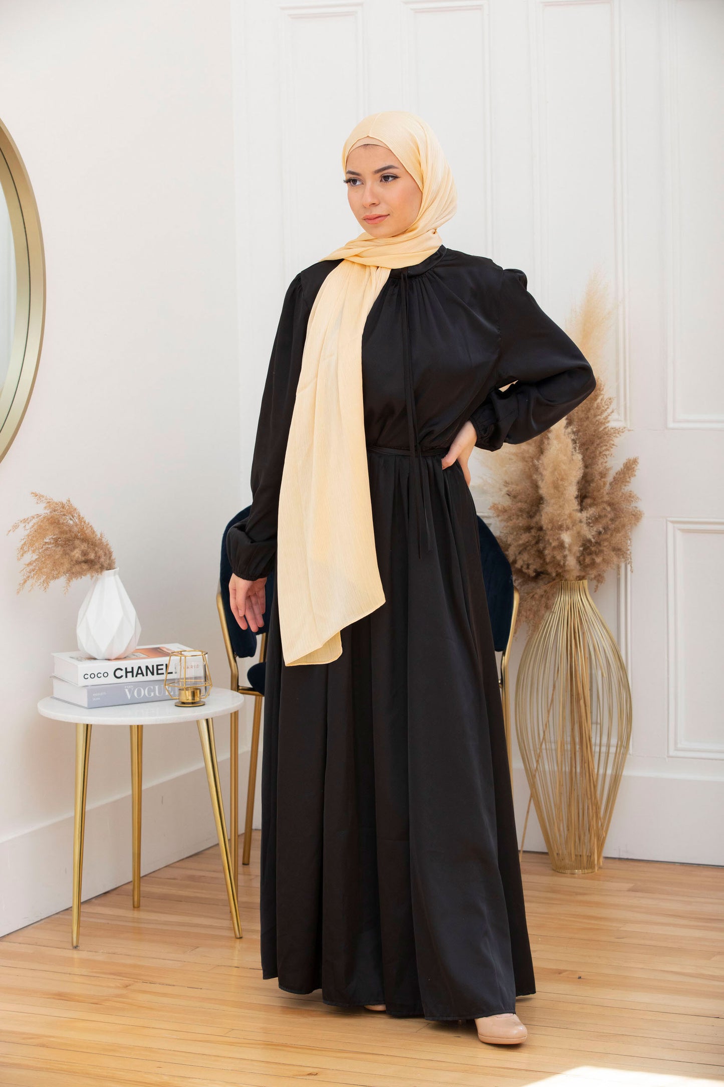 Robe évasée en satin- Charbon
