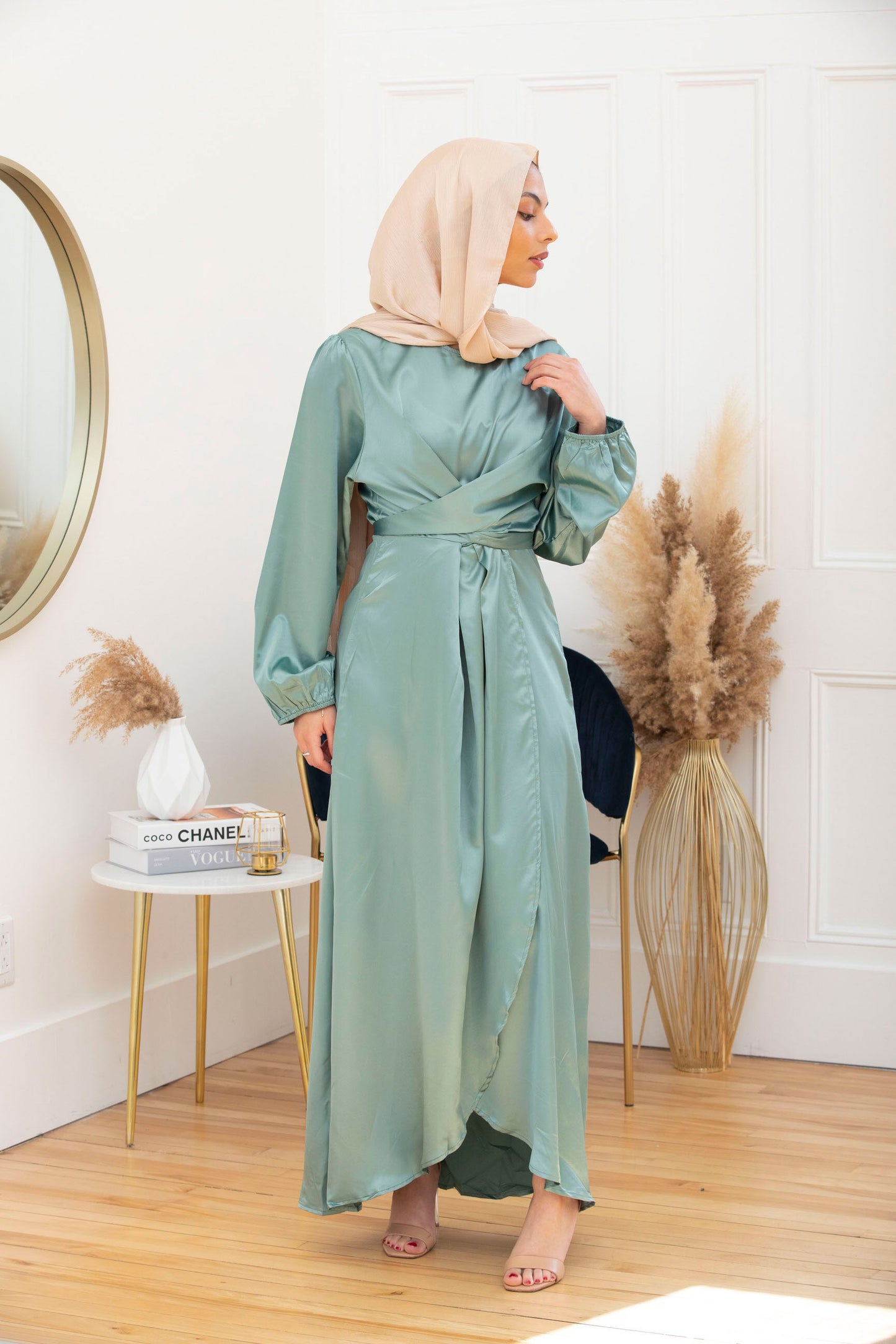 Robe croisée en satin- Vert sauge