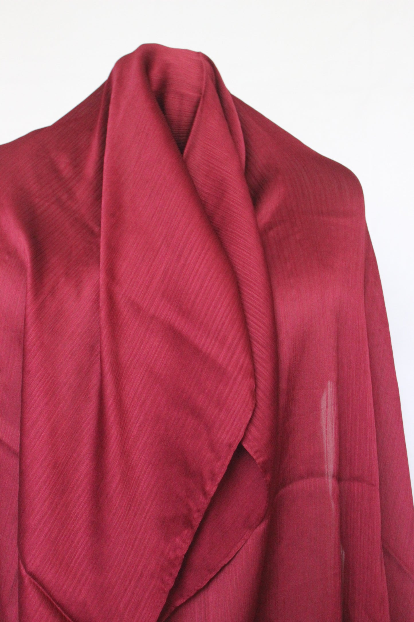 Hijab satin texture rouge