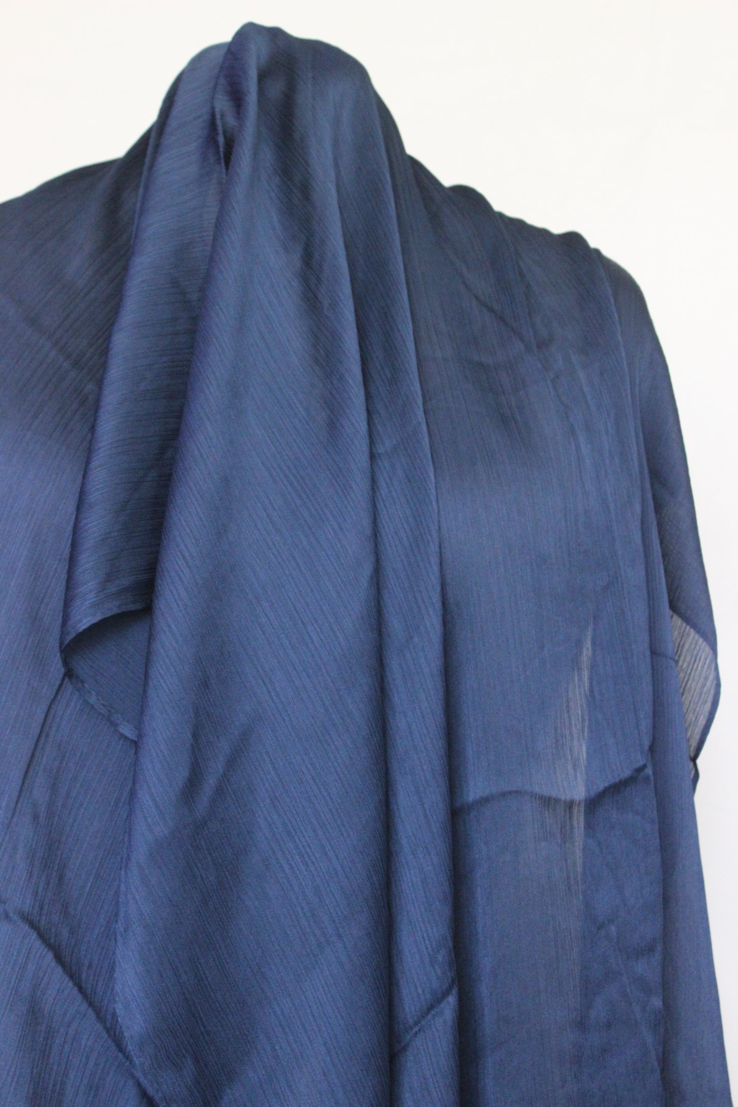 Hijab satin texture bleu royal