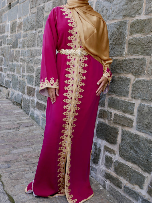 Caftan framboise broderie or doublure en lilas Nayla