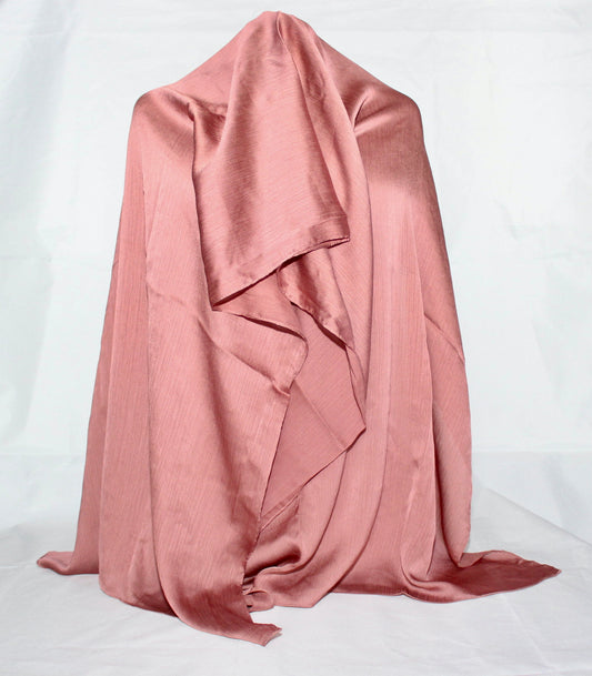 Hijab satin texture rosée